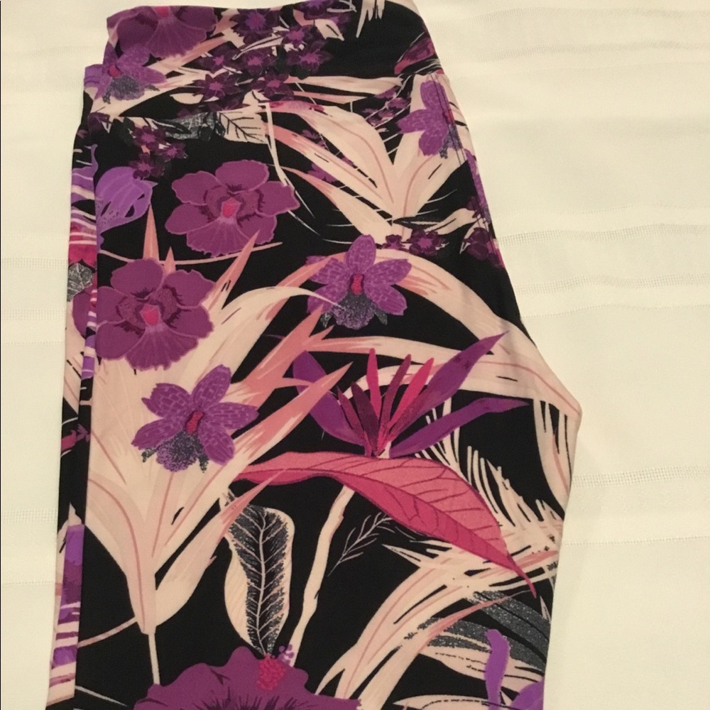 New, Lularoe TC Floral Hawaiian leggings. Lularoe